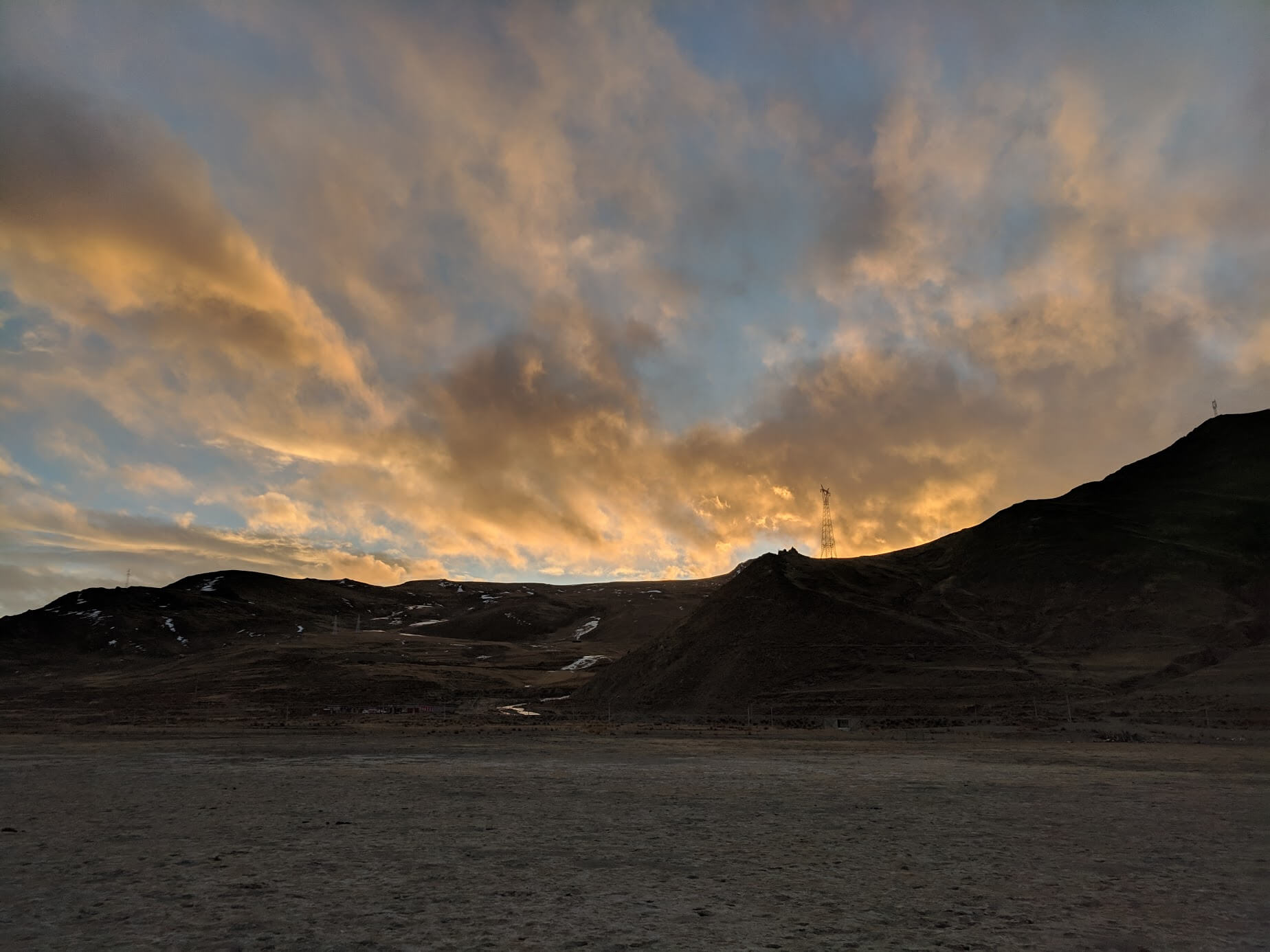 sunset_at_yamdrok_lakeside.jpg