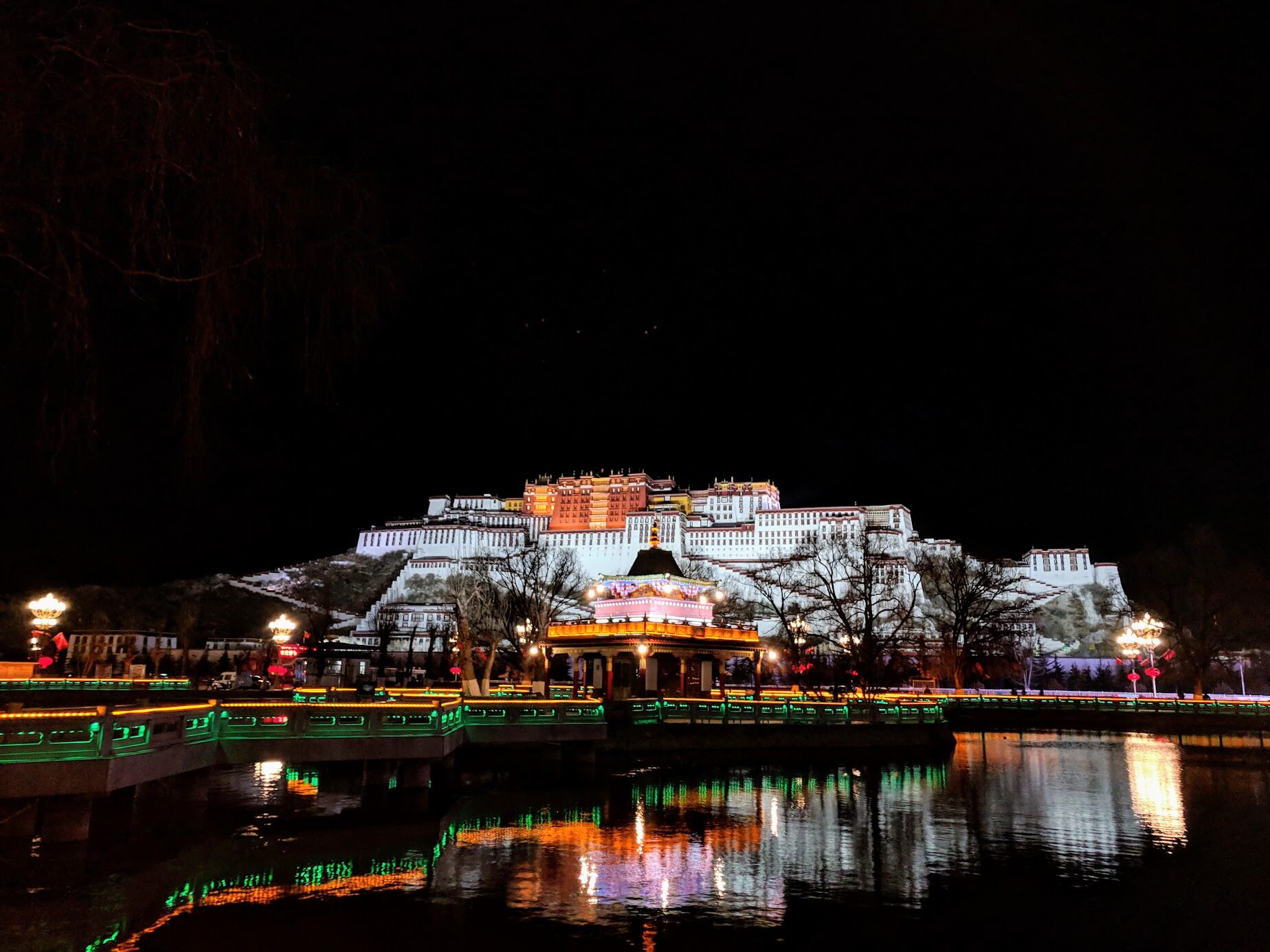 putala_palace_at_night.jpg