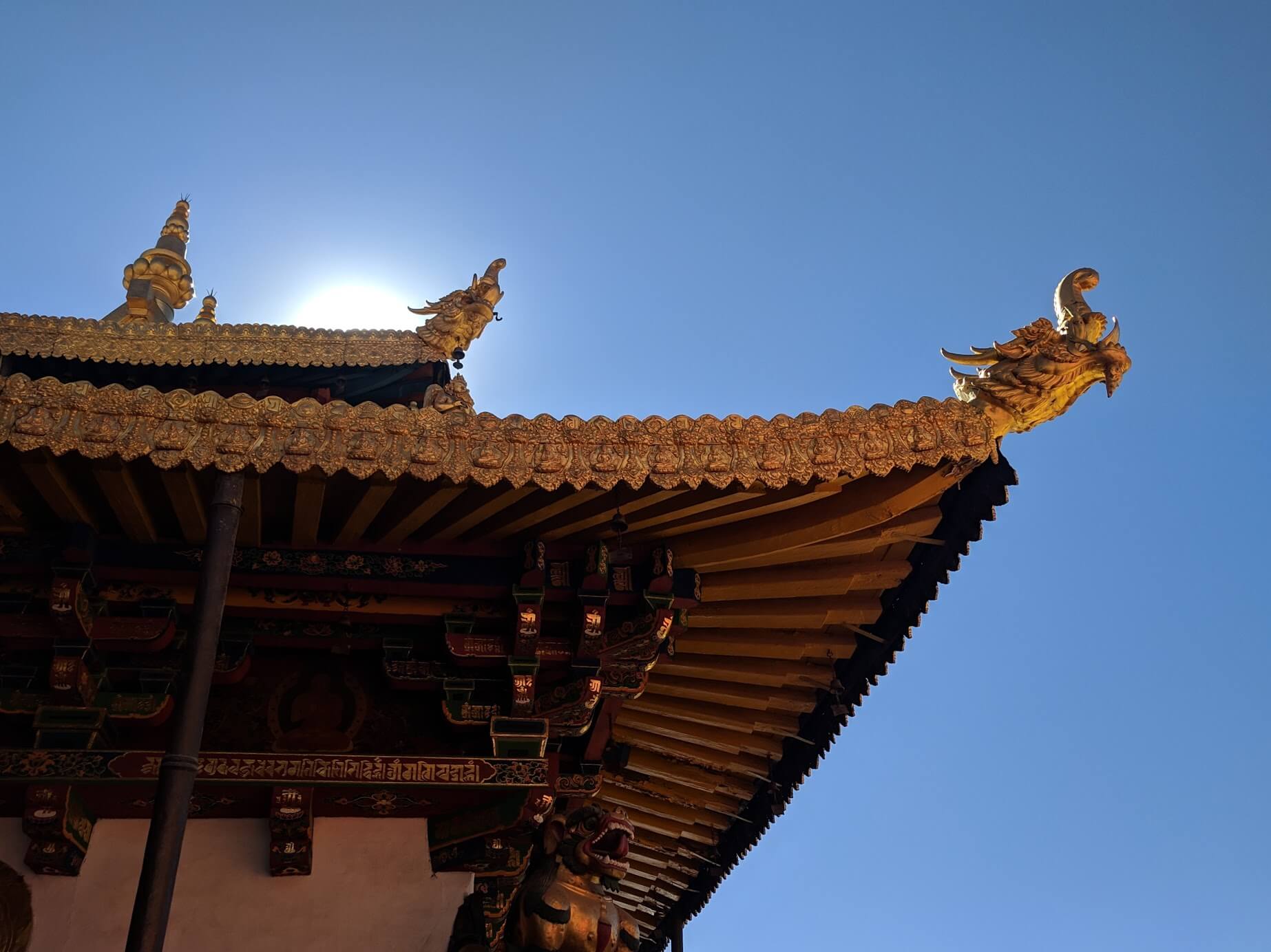 jokhang_temple_upstairs.jpg