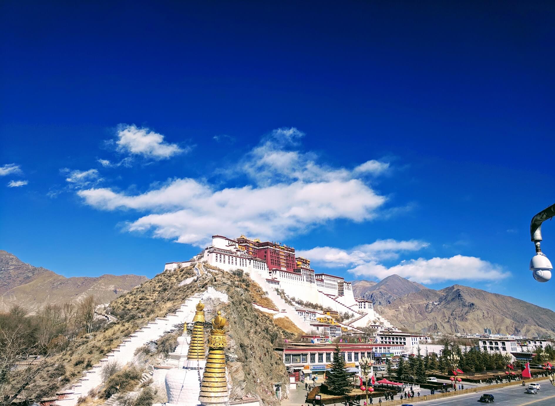 potala_palace_distant_view.jpg