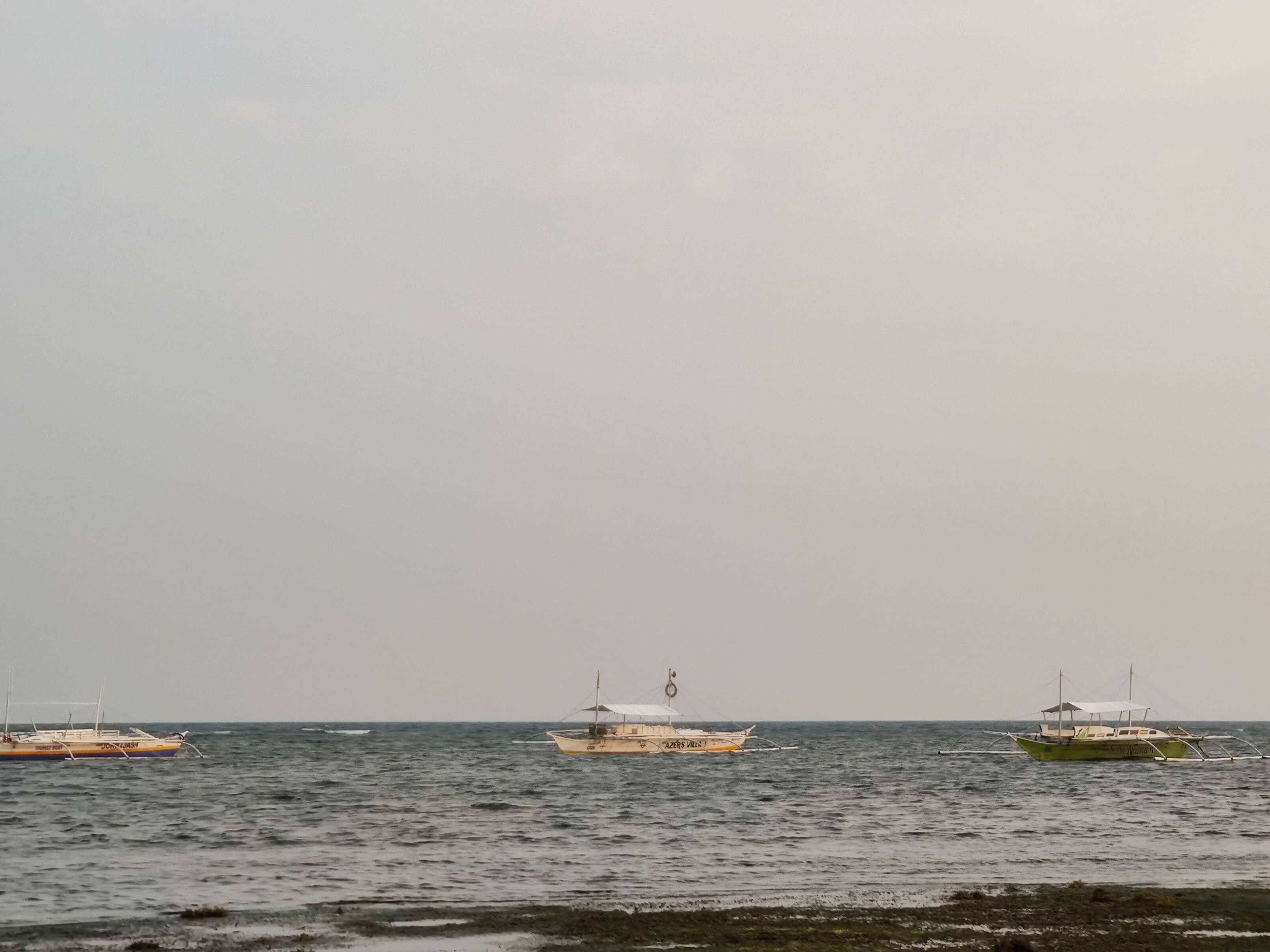 9-16-panglao-beach-ships.jpg